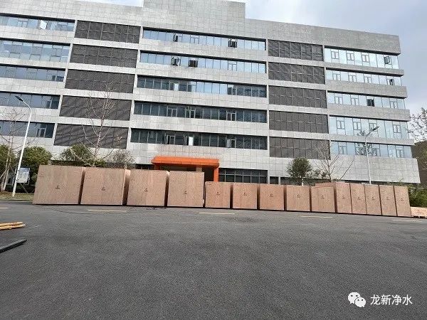 走出國(guó)門！龍新高品質(zhì)純水設(shè)備出口非洲！